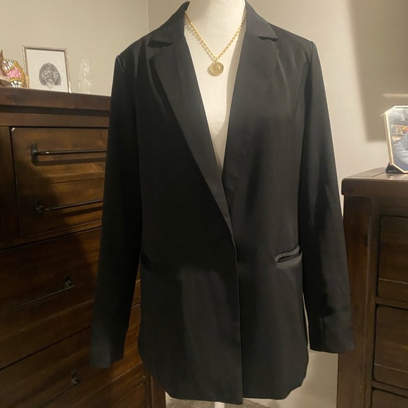 LUYAA Chic Tailored Blazer – NWOT- Size S – Polished Everyday Layer - Picture 3 of 4